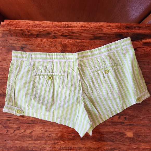 dear ab Green Striped Short Shorts Size 8 - Picture 4 of 6
